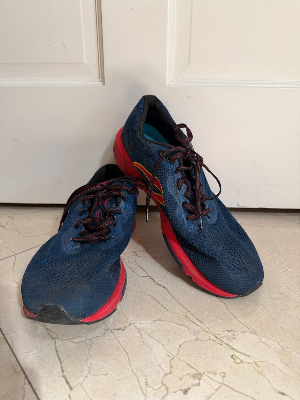 Newton men’s size 10.5